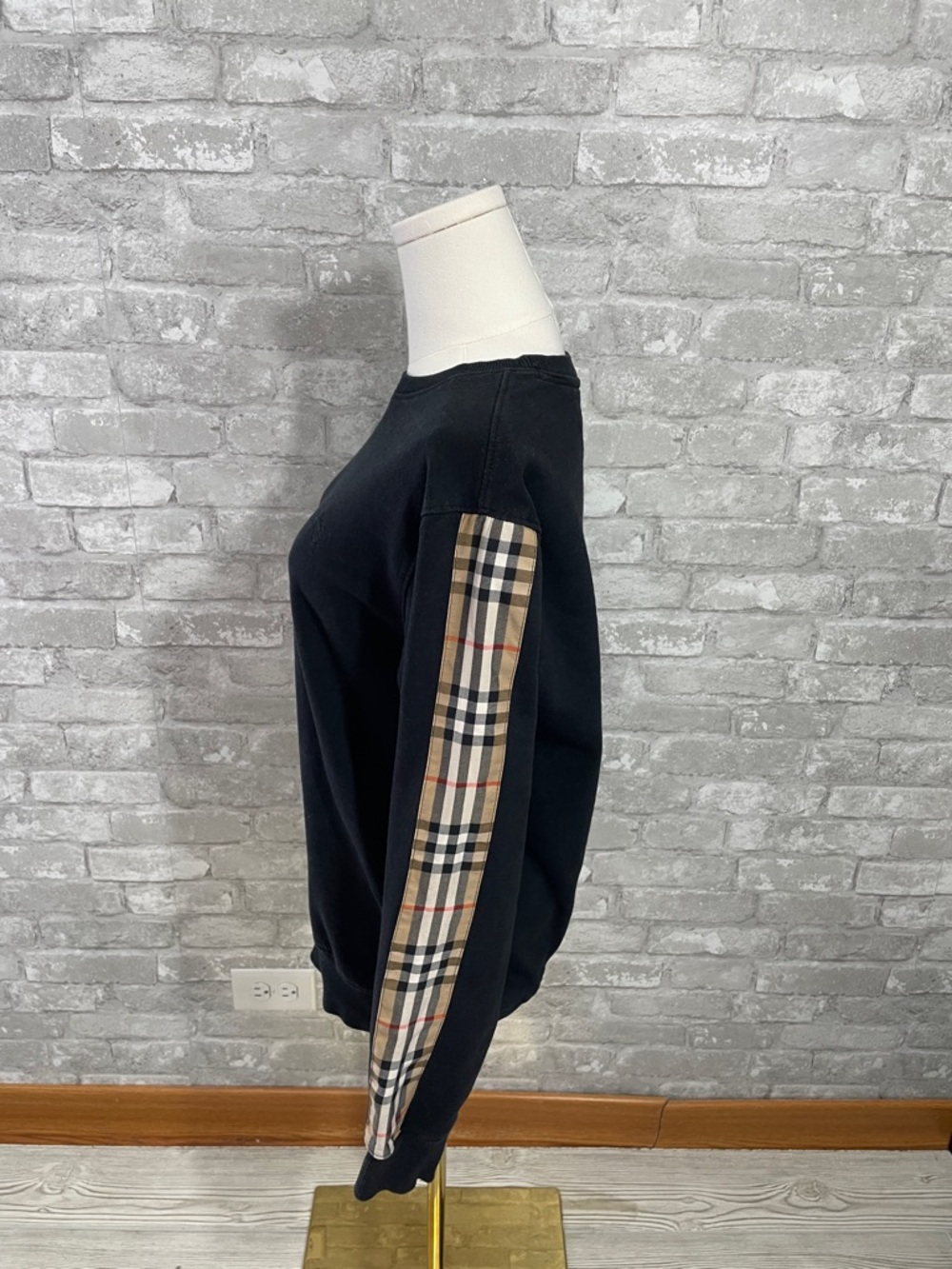 Burberry Black Crewneck Sweatshirt with Signature Check Trim - Picture 3 of 6